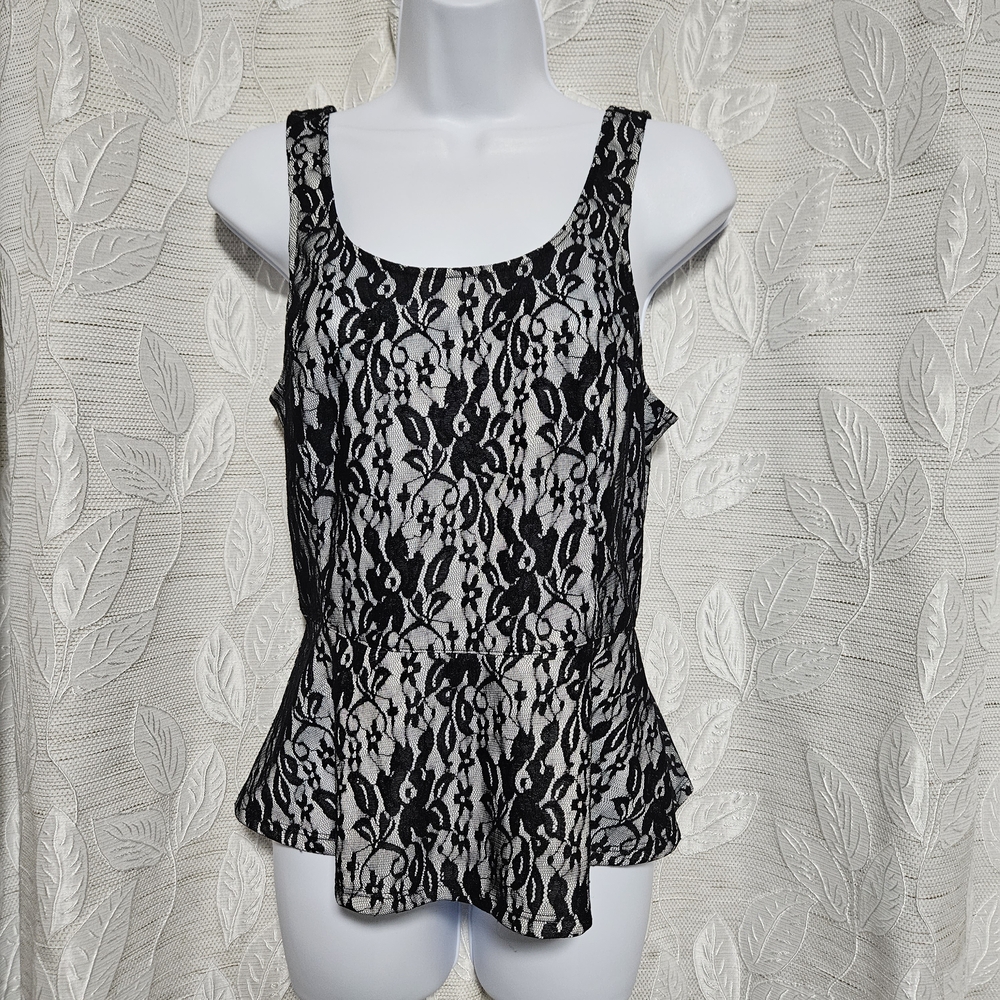 Express Black and White Lace Sleeveless Top With Zippet
